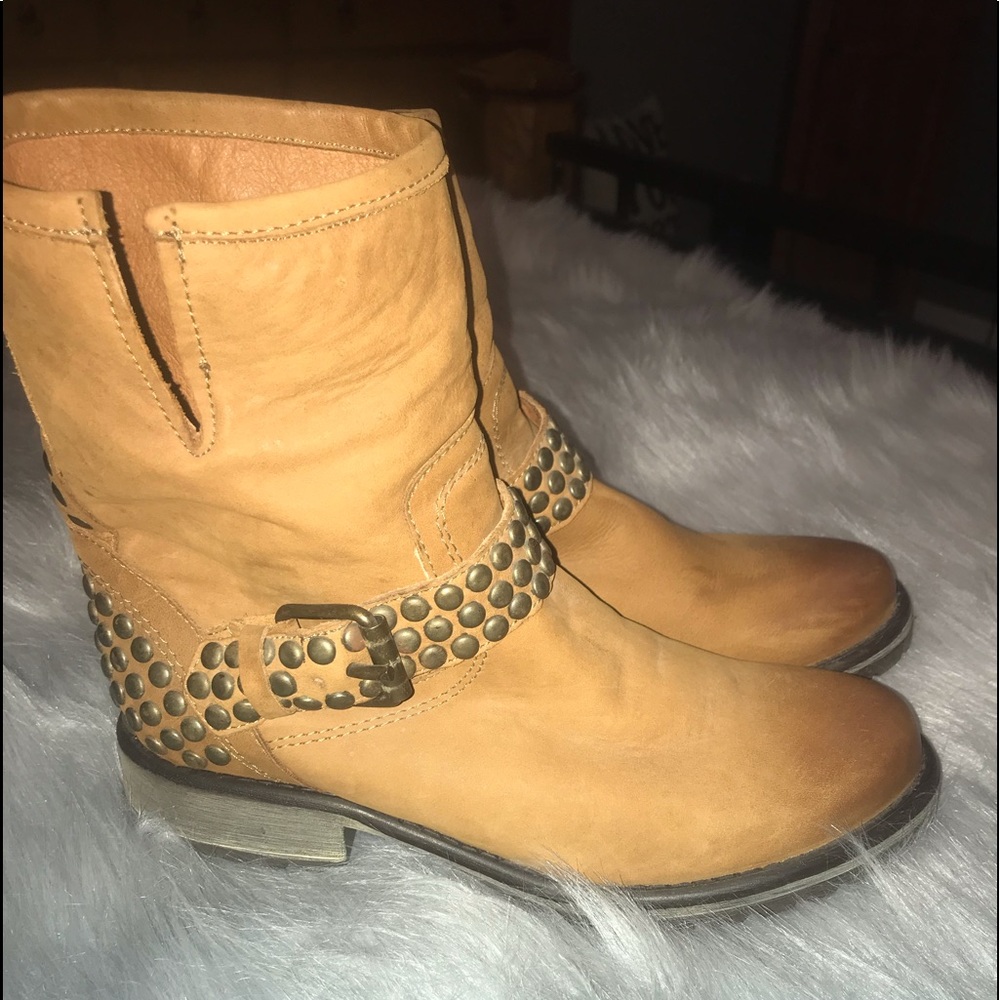 Steve Madden soft leather ankle boots NEW